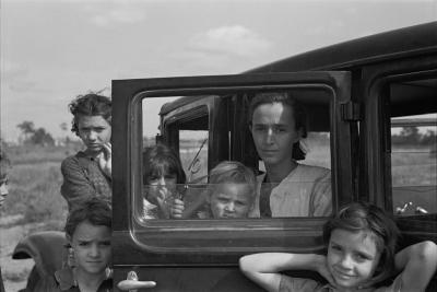 Migrant family photograph by photographer Arthur Rothstein, 1937