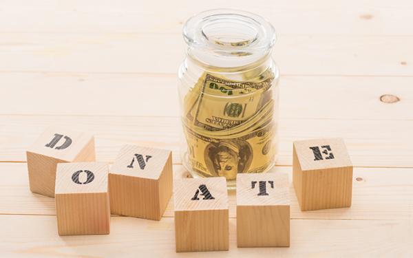 blocks that spell out donate