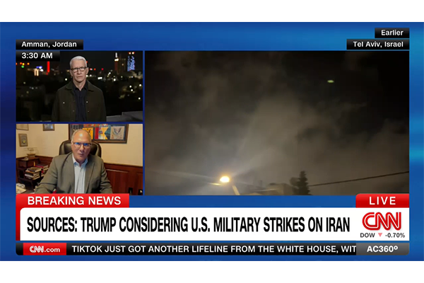 Anderson Cooper and Peter Mansoor