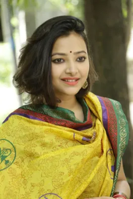 An Indian woman in traditional clothing.